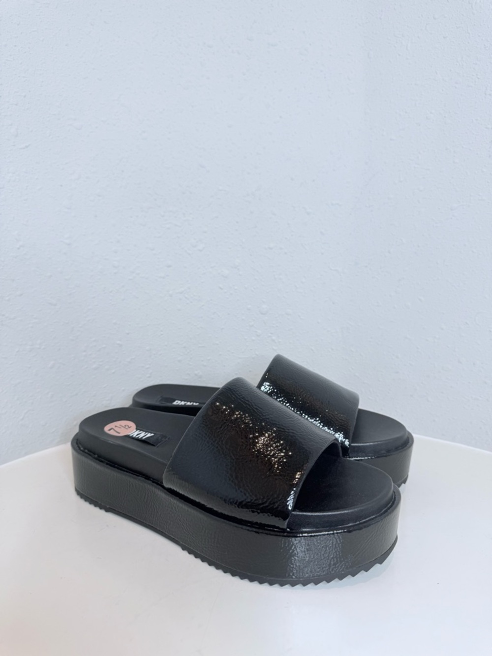 DKNY Lachine Women’s Black Patent Platform Sandals Size 7.5 NEW